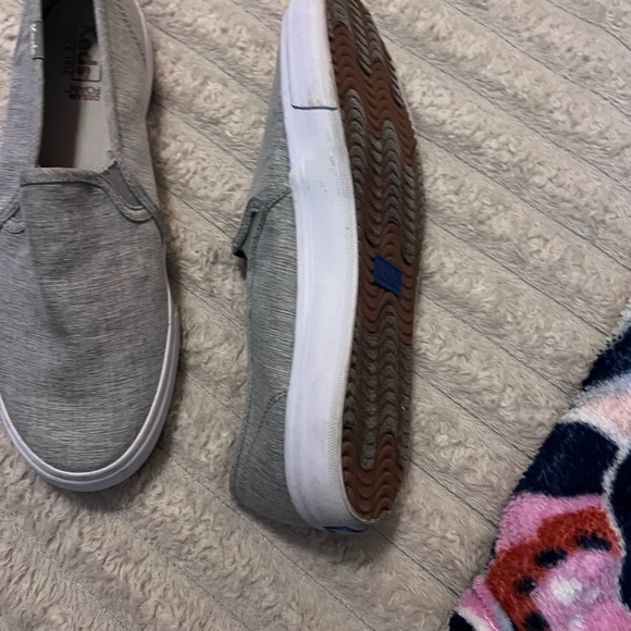 Like new women’s grey keds 8.5 wide - Picture 2 of 3
